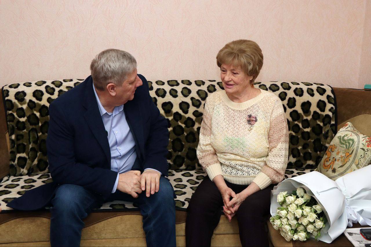 Премьер-министр ДНР Андрей Чертков навестил жительниц блокадного Ленинграда Премьер-министр ДНР Андрей Чертков навестил жительниц блокадного Ленинграда