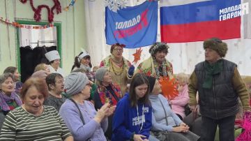 Команда «Молодой Гвардии» и «Волонтерской роты» в центре социальной защиты и досуга «Забота» в рамках партийного проекта «Старшее поколение» провели тёплое и душевное мероприятие, приуроченное к празднику Рождества Христова