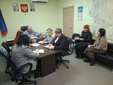 Состоялась встреча руководителя Управы Ильичевского внутригородского района г. Мариуполь Скударь Владимира с сотрудниками Управы