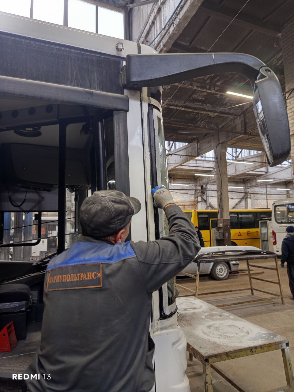 Мариупольтранс: Ежедневно специалисты автобусного и троллейбусного парка МУП "МАРИУПОЛЬТРАНС" производят осмотр, ремонт и наладку подвижного состава, что способствует обеспечению безопасности и комфорту пассажиров Мариупольтранс: Ежедневно специалисты автобусного и троллейбусного парка МУП "МАРИУПОЛЬТРАНС" производят осмотр, ремонт и наладку подвижного состава, что способствует обеспечению безопасности и комфорту пассажиров