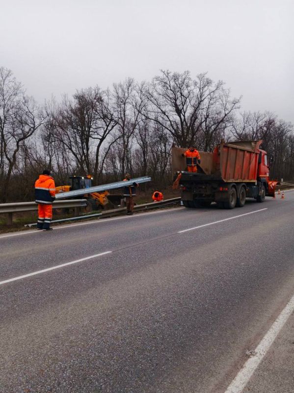 Зимнее содержание – это не только уборка снега и противогололедная обработка дорожного покрытия в период неблагоприятных погодных условий Зимнее содержание – это не только уборка снега и противогололедная обработка дорожного покрытия в период неблагоприятных погодных условий