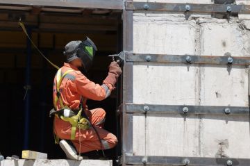 В рамках федерального проекта «Профессионалитет» в ДНР создано 5 образовательных кластеров, объединивших около 20 учреждений среднего профобразования (СПО) и более 40 предприятий
