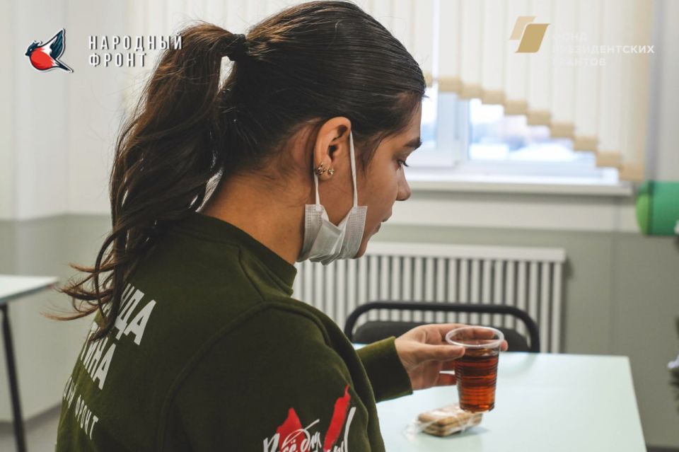 Сдаем кровь ради жизни!. Молодёжка Народного фронта ДНР стали донорами крови в ГБУ ДНР «СПК г. Мариуполя» Наш вклад поможет спасти жизни и поддержать тех, кто в этом остро нуждается! Организовано при поддержке Фонда... Сдаем кровь ради жизни!. Молодёжка Народного фронта ДНР стали донорами крови в ГБУ ДНР «СПК г. Мариуполя» Наш вклад поможет спасти жизни и поддержать тех, кто в этом остро нуждается! Организовано при поддержке Фонда...