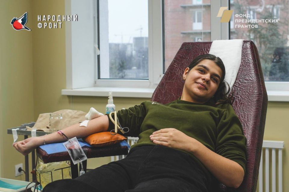 Сдаем кровь ради жизни!. Молодёжка Народного фронта ДНР стали донорами крови в ГБУ ДНР «СПК г. Мариуполя» Наш вклад поможет спасти жизни и поддержать тех, кто в этом остро нуждается! Организовано при поддержке Фонда... Сдаем кровь ради жизни!. Молодёжка Народного фронта ДНР стали донорами крови в ГБУ ДНР «СПК г. Мариуполя» Наш вклад поможет спасти жизни и поддержать тех, кто в этом остро нуждается! Организовано при поддержке Фонда...