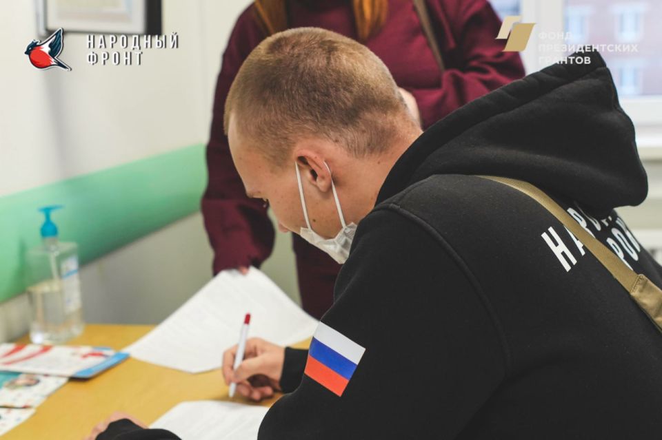 Сдаем кровь ради жизни!. Молодёжка Народного фронта ДНР стали донорами крови в ГБУ ДНР «СПК г. Мариуполя» Наш вклад поможет спасти жизни и поддержать тех, кто в этом остро нуждается! Организовано при поддержке Фонда... Сдаем кровь ради жизни!. Молодёжка Народного фронта ДНР стали донорами крови в ГБУ ДНР «СПК г. Мариуполя» Наш вклад поможет спасти жизни и поддержать тех, кто в этом остро нуждается! Организовано при поддержке Фонда...