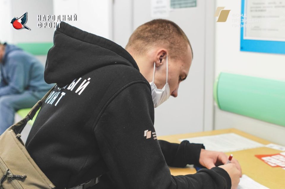 Сдаем кровь ради жизни!. Молодёжка Народного фронта ДНР стали донорами крови в ГБУ ДНР «СПК г. Мариуполя» Наш вклад поможет спасти жизни и поддержать тех, кто в этом остро нуждается! Организовано при поддержке Фонда... Сдаем кровь ради жизни!. Молодёжка Народного фронта ДНР стали донорами крови в ГБУ ДНР «СПК г. Мариуполя» Наш вклад поможет спасти жизни и поддержать тех, кто в этом остро нуждается! Организовано при поддержке Фонда...