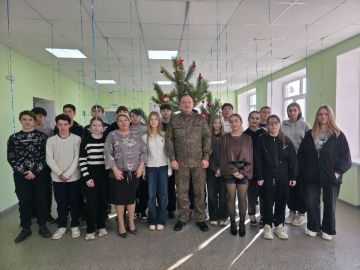 Сотрудники регионального следственного управления провели профориентационные-тематические встречи со школьниками