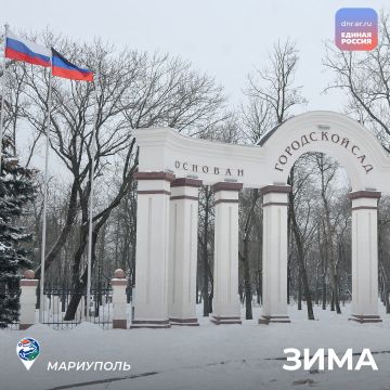 Зима наряжает улицы в ледяные узоры, расстилает снежные ковры