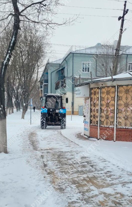 Оперативно: снег выпал — службы уже на посту!