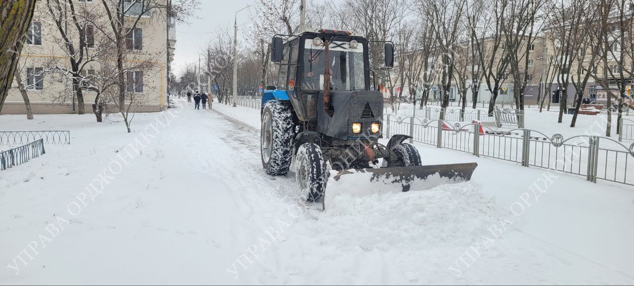 Оперативно: снег выпал — службы уже на посту! Оперативно: снег выпал — службы уже на посту!