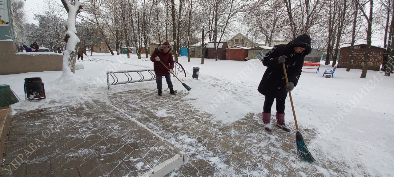 Оперативно: снег выпал — службы уже на посту! Оперативно: снег выпал — службы уже на посту!