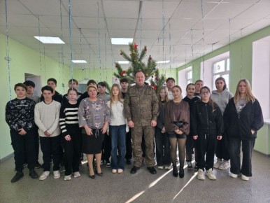 Сотрудники регионального следственного управления провели профориентационные-тематические встречи со школьниками