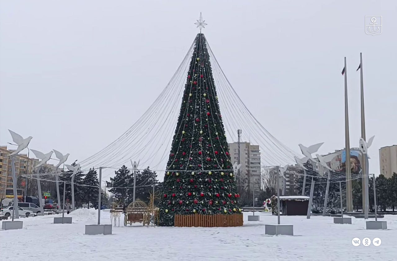 Мариупольцы смогут насладиться прогулками у главной городской елки до Крещения