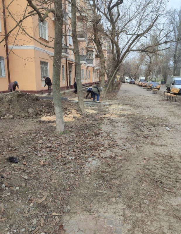 Реальные дела рядом: субботник при участии ЕР и шеф-региона Реальные дела рядом: субботник при участии ЕР и шеф-региона