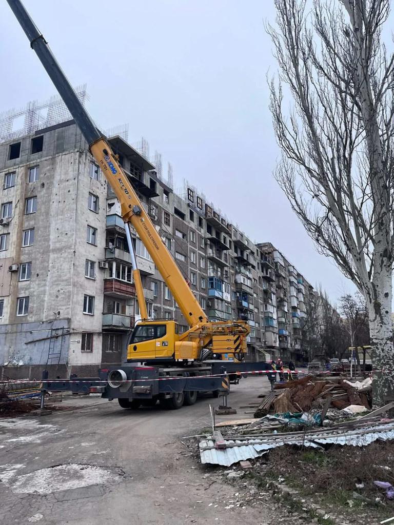 Бригады из Чувашии продолжают восстановление жилых домов в Мариуполе