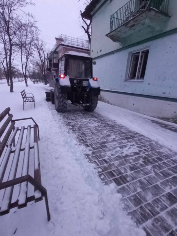 Как борются со снегом на улицах города Как борются со снегом на улицах города