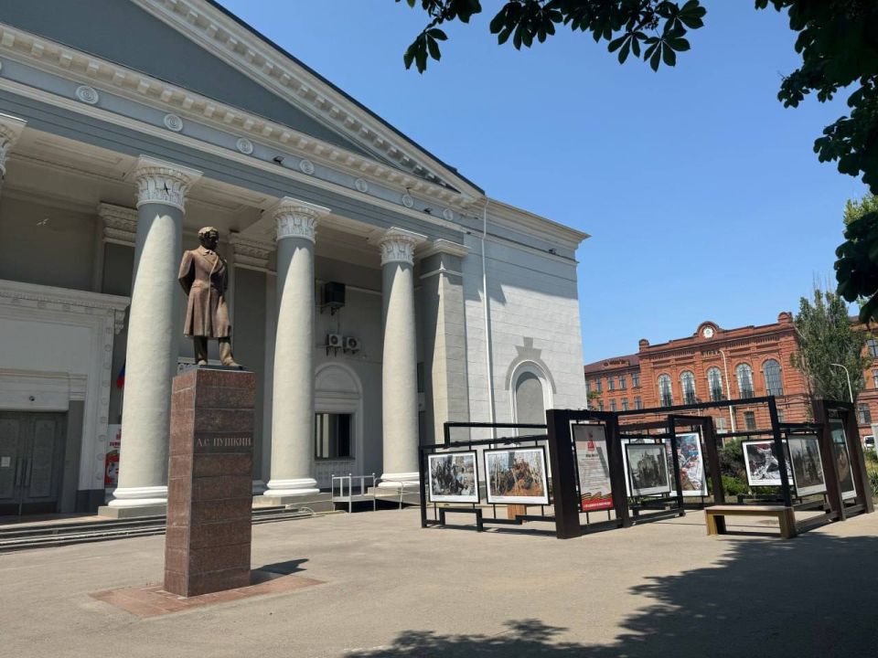 Александр Малькевич: Из Мариуполя с любовью.... Я к вам снова с фотографиями прекрасного Мариуполя! Города, который для меня – не просто точка на карте, а место, связанное с особыми чувствами, так как мой родной... Александр Малькевич: Из Мариуполя с любовью.... Я к вам снова с фотографиями прекрасного Мариуполя! Города, который для меня – не просто точка на карте, а место, связанное с особыми чувствами, так как мой родной...