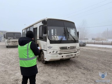 Сотрудники регионального Минтранса совместно с контрольно-диспетчерской службой ГУП ДНР «Автовокзалы Донбасса» провели мониторинг работы межмуниципальных маршрутов, отправлением с АС "Южный" г.Донецка и АС "Харцызск"
