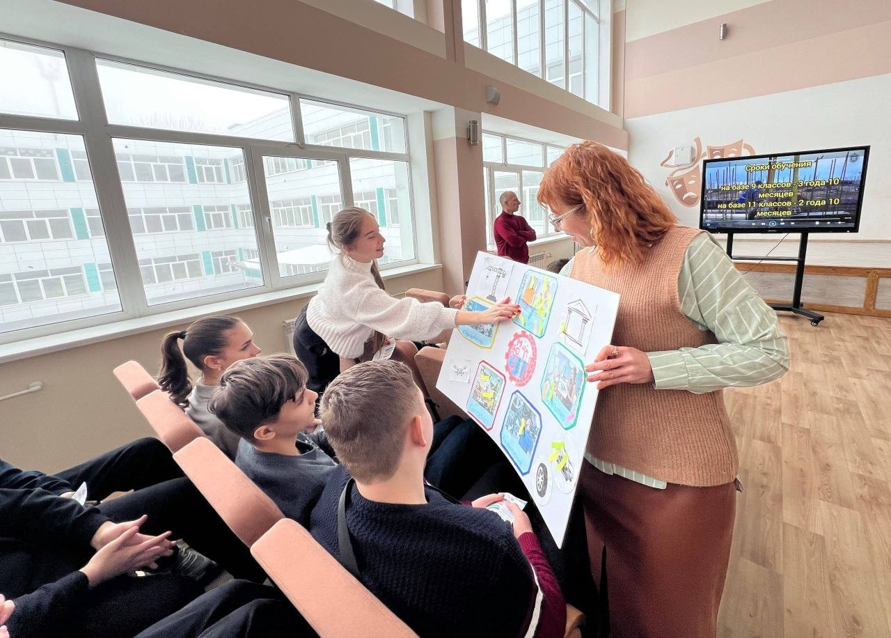 Аналитический марафон «Карьерный трек»: помогаем школьникам Мариуполя выбрать будущую профессию Аналитический марафон «Карьерный трек»: помогаем школьникам Мариуполя выбрать будущую профессию