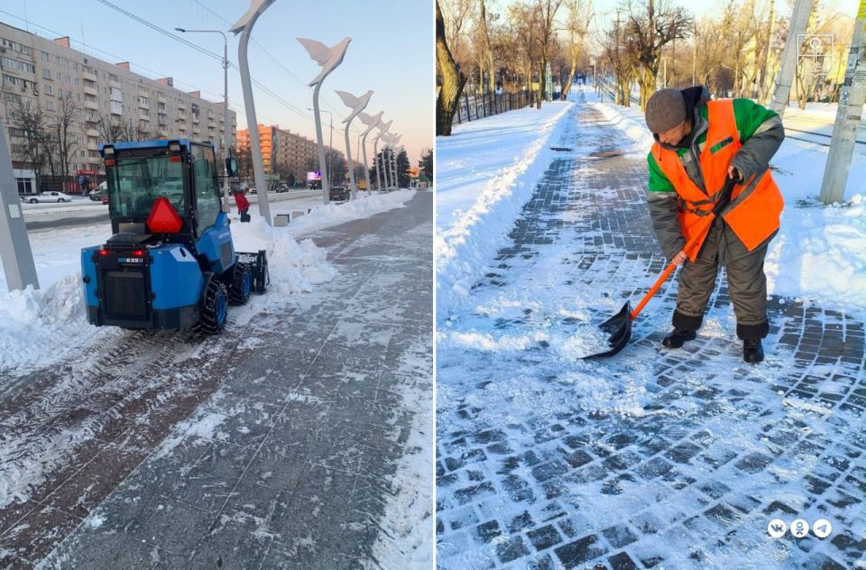Рабочие зеленого строительства продолжают расчистку тротуаров от снега