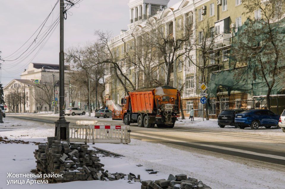 Антон Кольцов: Для обеспечения безопасности и удобства пешеходов к расчистке тротуаров от снега привлекли 9 единиц специализированной техники Антон Кольцов: Для обеспечения безопасности и удобства пешеходов к расчистке тротуаров от снега привлекли 9 единиц специализированной техники