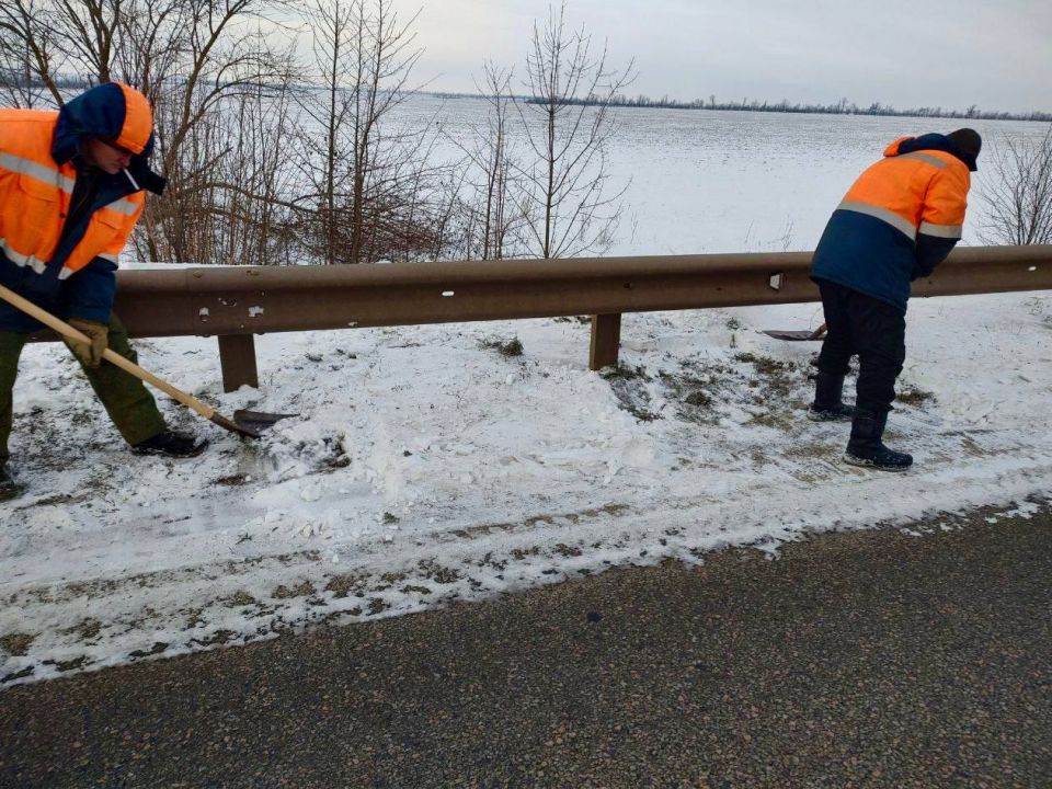 Впереди синоптики ещё прогнозируют снегопады, а пока - продолжаем ликвидировать последствия минувших осадков Впереди синоптики ещё прогнозируют снегопады, а пока - продолжаем ликвидировать последствия минувших осадков