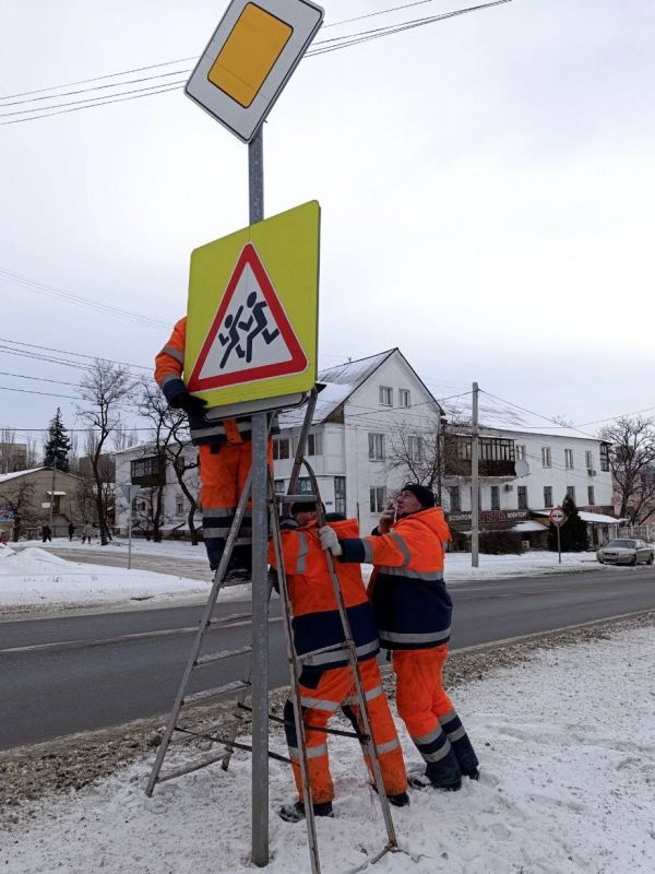 Впереди синоптики ещё прогнозируют снегопады, а пока - продолжаем ликвидировать последствия минувших осадков Впереди синоптики ещё прогнозируют снегопады, а пока - продолжаем ликвидировать последствия минувших осадков