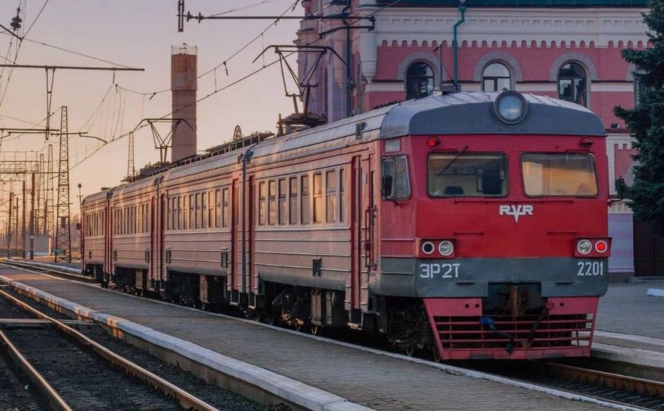 Глава ДНР рассказал о запуске новых пригородных поездов Глава ДНР рассказал о запуске новых пригородных поездов