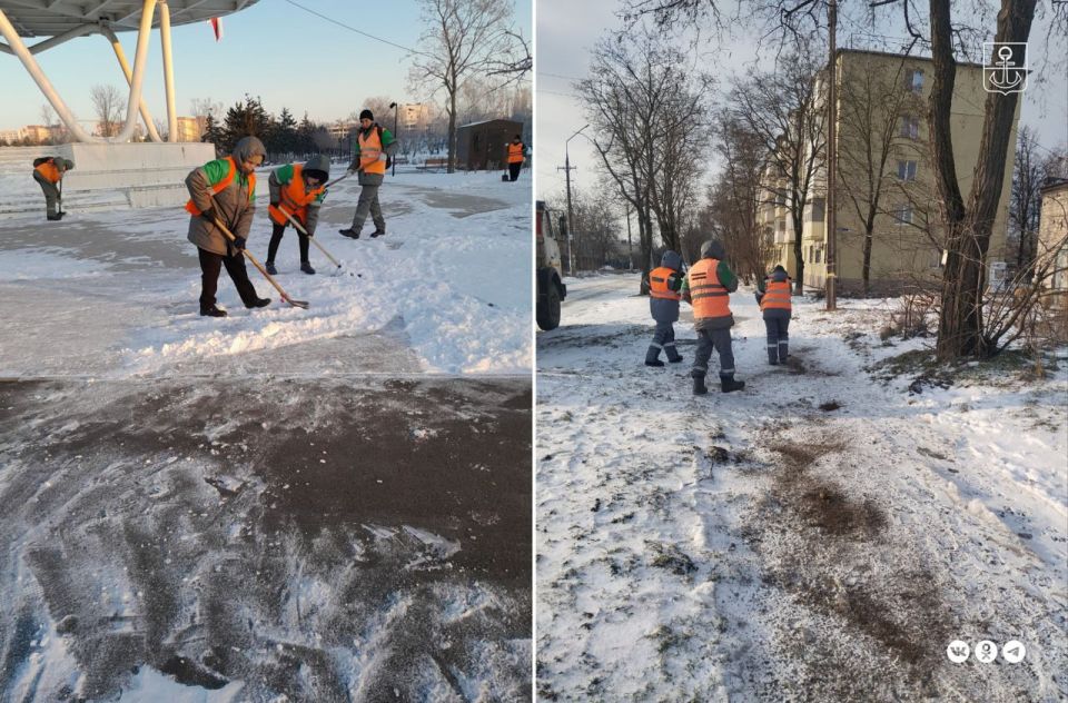Коммунальщики обработали противогололедной смесью очередные пешеходные зоны