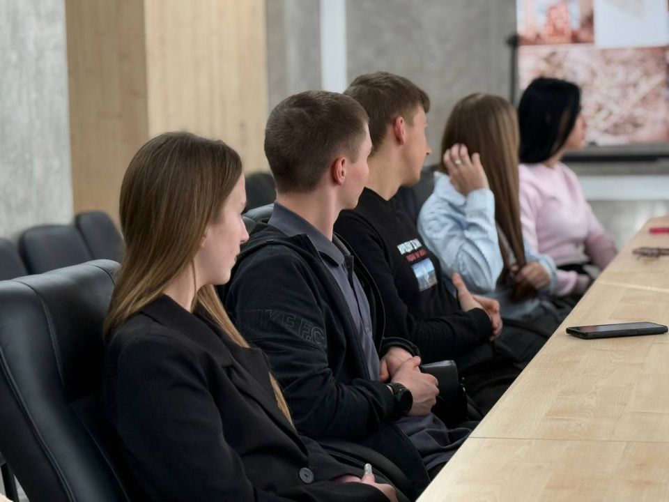 Не стань жертвой обмана!. В Международный день безопасного Интернета в Мариуполе состоялась важная встреча для молодёжи Не стань жертвой обмана!. В Международный день безопасного Интернета в Мариуполе состоялась важная встреча для молодёжи