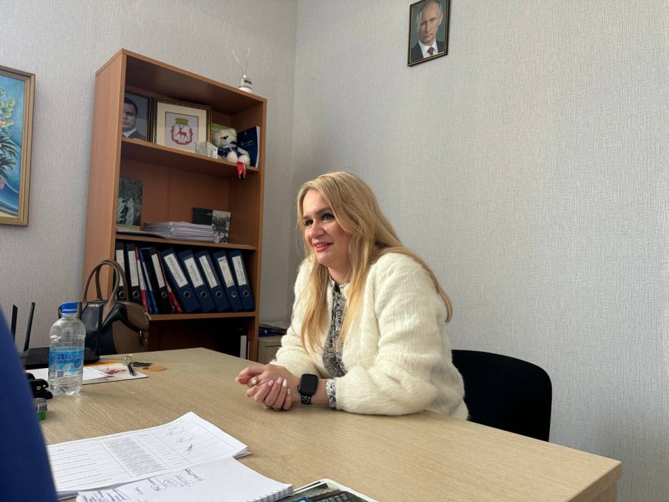 Сотрудники исполнительного комитета Санкт-Петербургского отделения Единой России и молодогвардейцы в ходе командировки в Донецкую Народную Республику встретились с однопартийцами, провели беседу с исполнительным секретарём... Сотрудники исполнительного комитета Санкт-Петербургского отделения Единой России и молодогвардейцы в ходе командировки в Донецкую Народную Республику встретились с однопартийцами, провели беседу с исполнительным секретарём...