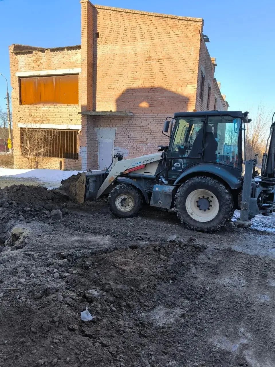 В Мариуполе отремонтировали водопровод, который обеспечивает водой 200 жителей В Мариуполе отремонтировали водопровод, который обеспечивает водой 200 жителей