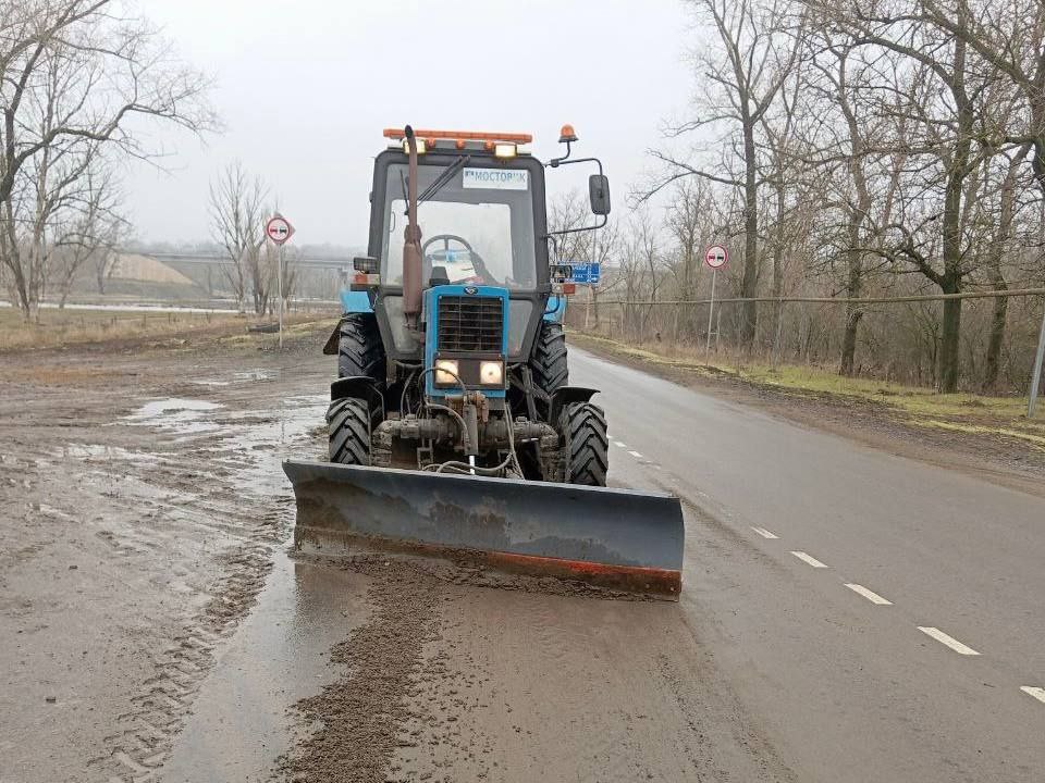 До нового снега успеваем навести порядок на дорогах