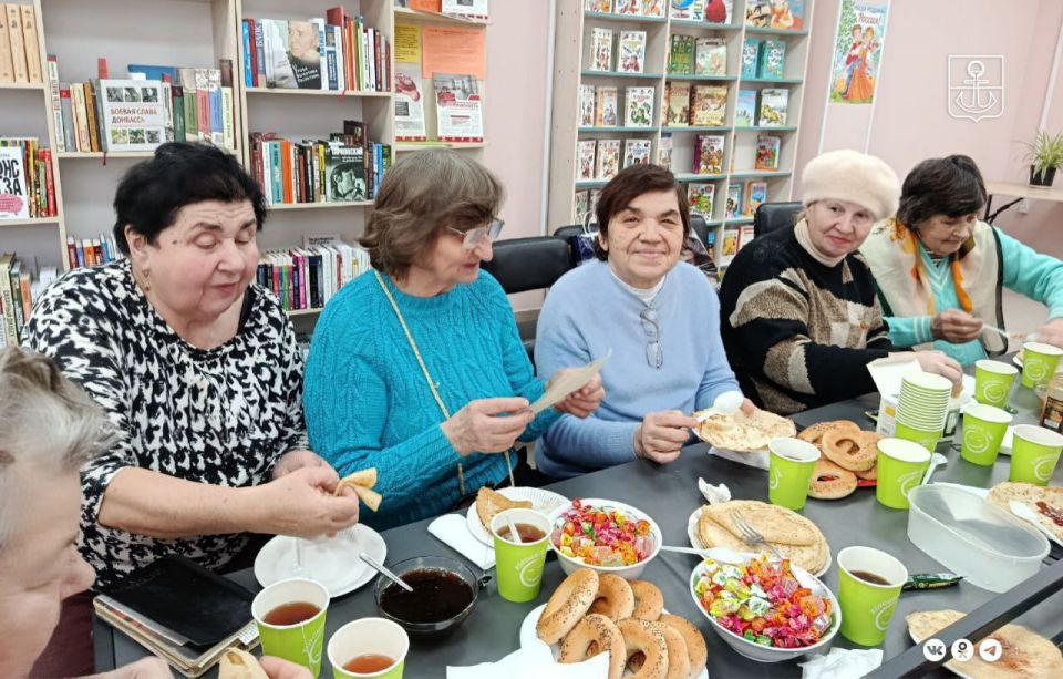 Мариупольцам «серебряного возраста» организовали встречу Масленицы Мариупольцам «серебряного возраста» организовали встречу Масленицы
