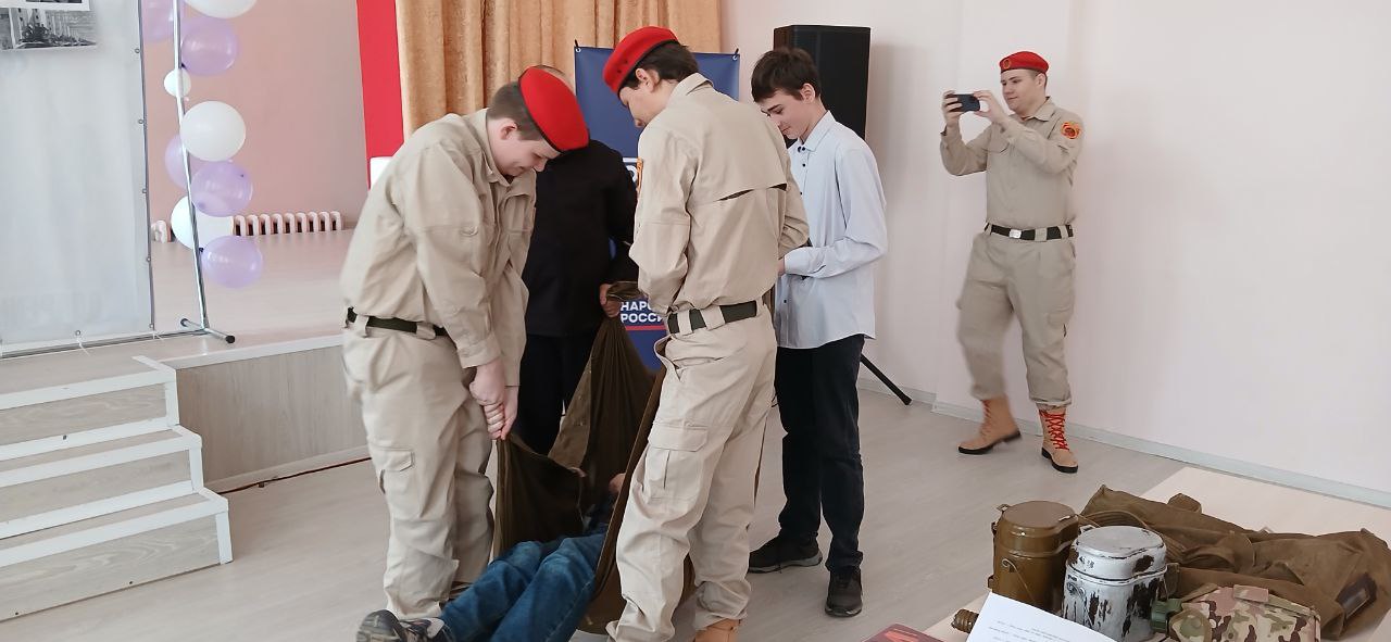 Юные жители Ясиноватой прикоснулись к миру защитников Отечества! Юные жители Ясиноватой прикоснулись к миру защитников Отечества!