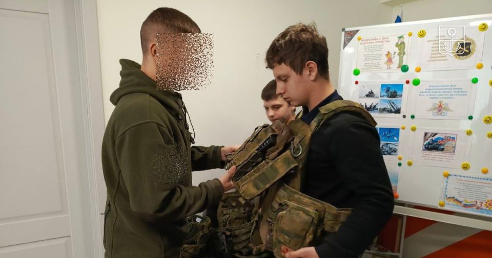 В библиотеке имени Андерсена прошло мероприятие ко Дню защитника Отечества В библиотеке имени Андерсена прошло мероприятие ко Дню защитника Отечества