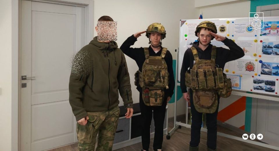 В библиотеке имени Андерсена прошло мероприятие ко Дню защитника Отечества В библиотеке имени Андерсена прошло мероприятие ко Дню защитника Отечества