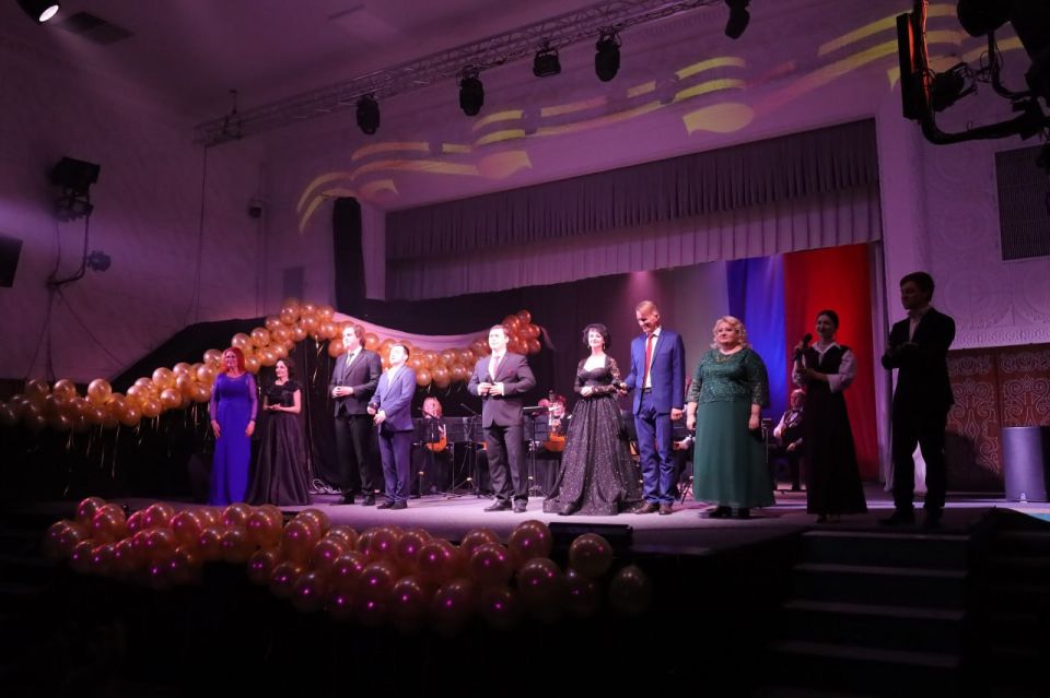 22 февраля 2026 года в Мариупольском русском драматическом театре прошло торжественное мероприятие — концерт артистов и оркестра театра под управлением Ю. Чайн «Безумству храбрых поём мы песню», посвящённый Дню защитника... 22 февраля 2026 года в Мариупольском русском драматическом театре прошло торжественное мероприятие — концерт артистов и оркестра театра под управлением Ю. Чайн «Безумству храбрых поём мы песню», посвящённый Дню защитника...