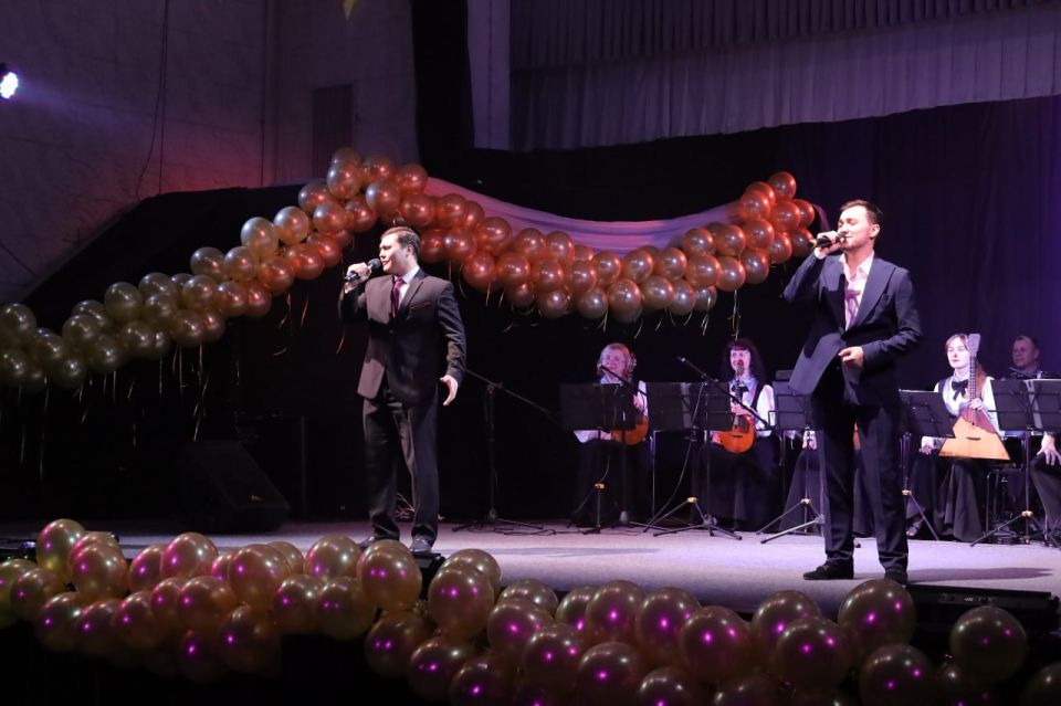 22 февраля 2026 года в Мариупольском русском драматическом театре прошло торжественное мероприятие — концерт артистов и оркестра театра под управлением Ю. Чайн «Безумству храбрых поём мы песню», посвящённый Дню защитника... 22 февраля 2026 года в Мариупольском русском драматическом театре прошло торжественное мероприятие — концерт артистов и оркестра театра под управлением Ю. Чайн «Безумству храбрых поём мы песню», посвящённый Дню защитника...