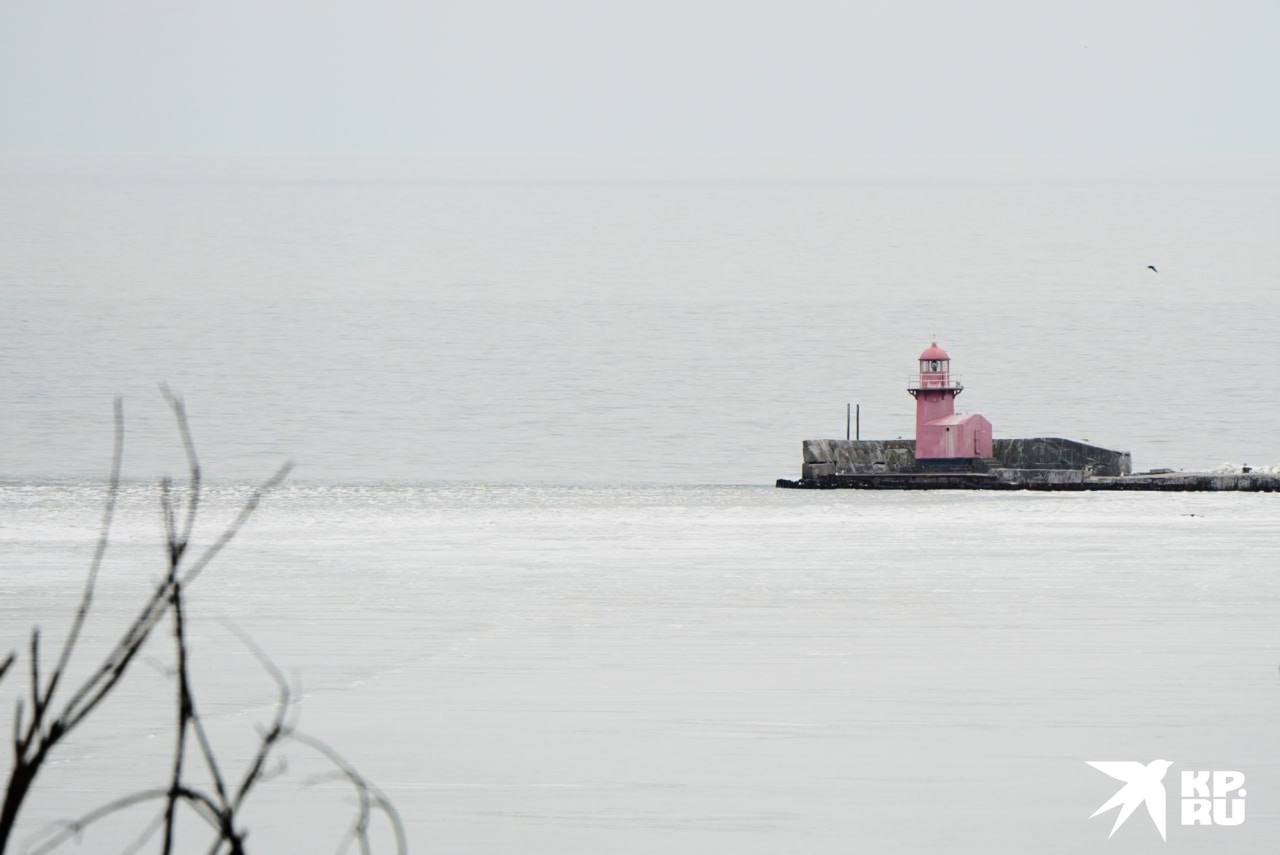 Маяки северного мола Мариупольского порта Маяки северного мола Мариупольского порта