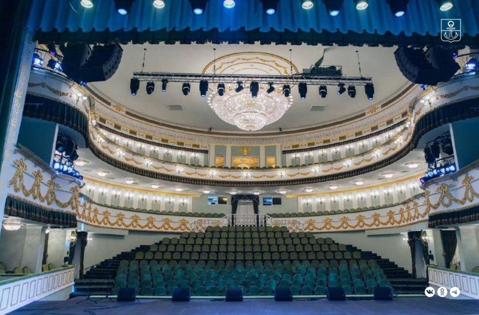 Петербургская компания оснастила Мариупольский драмтеатр современным оборудованием