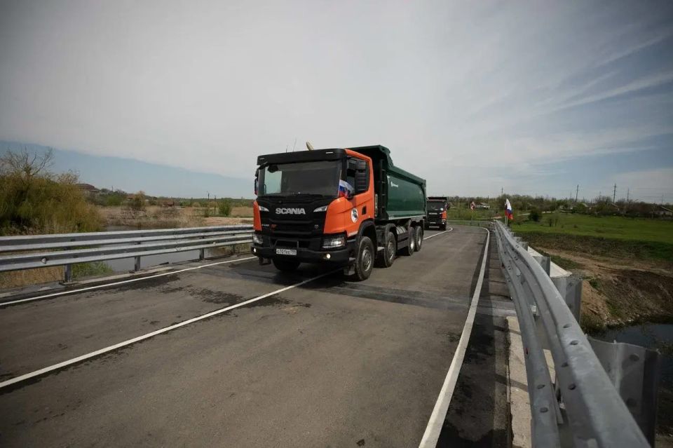 Специалисты из Московской области активно восстанавливают дорожную сеть Новоазовского округа