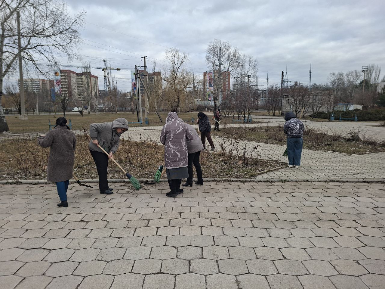В рамках проекта "Донбасс - наш дом" партии "Единая Россия" на территории Ильичевского района состоялся очередной субботник В рамках проекта "Донбасс - наш дом" партии "Единая Россия" на территории Ильичевского района состоялся очередной субботник