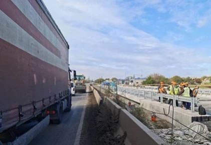 В Мариуполе на мосту через Кальмиус восстановят трамвайное полотно и тротуары