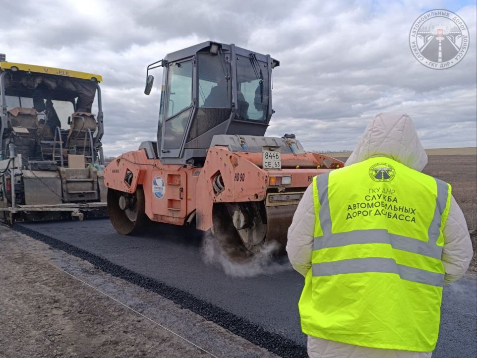 Дорожники готовятся к первой в этом году укладке асфальтобетона на ряде участков, где уже завершены работы по фрезерованию Дорожники готовятся к первой в этом году укладке асфальтобетона на ряде участков, где уже завершены работы по фрезерованию