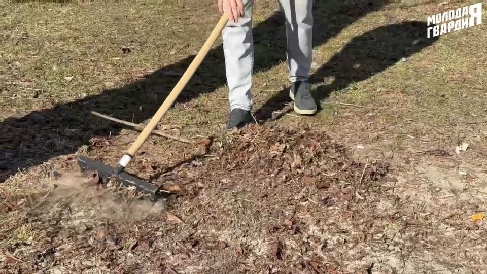 Команда Молодой Гвардии совместно с Администрацией городского округа приняла активное участие в общегородском субботнике! Вместе мы навели порядок в Центральном парке, у памятника «Жертвам Фашизма» и в парке имени Петровского