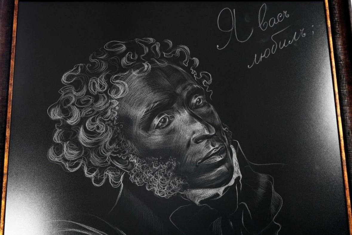 «Международный дар музею»: 42 произведения искусства из разных стран мира показали в Мариуполе «Международный дар музею»: 42 произведения искусства из разных стран мира показали в Мариуполе