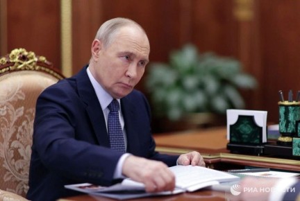 Россия предупреждала, что попытки дестабилизировать ситуацию на Ближнем Востоке поставят под удар мировой топливно-энергетический комплекс, заявил Путин