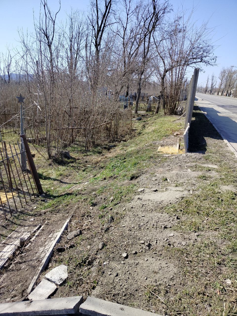 В Мариуполе продолжается подготовка ритуальных мест к поминальным дням В Мариуполе продолжается подготовка ритуальных мест к поминальным дням