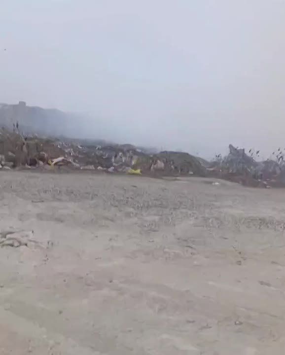 Мариуполь вторые сутки в дыму из-за сильного пожара на городской свалке